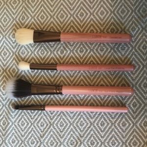 Brand new Luxie face and eye brushes